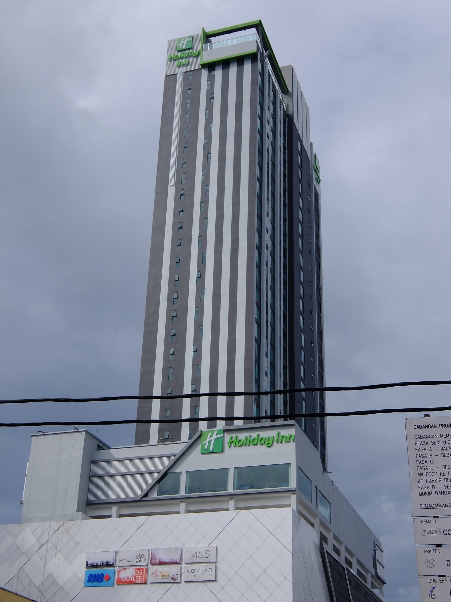 JB hotel private car transfer from Singapore with luggage and family MPV pickup