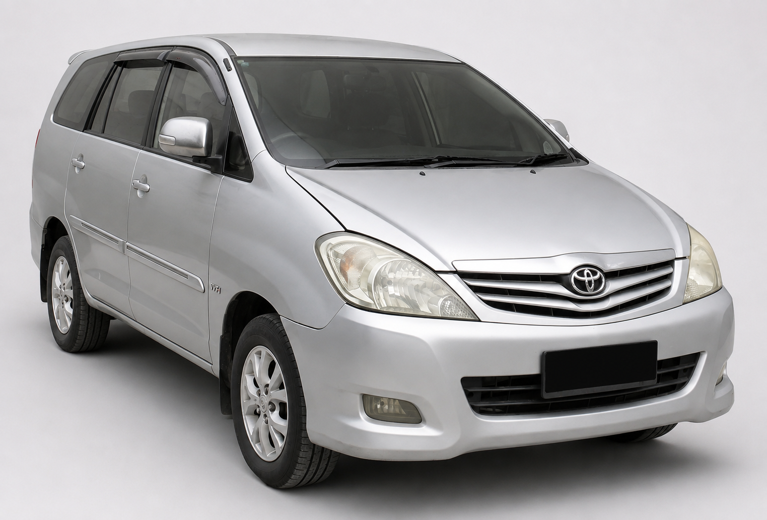 Toyota Innova first-generation digitally retouched reference
